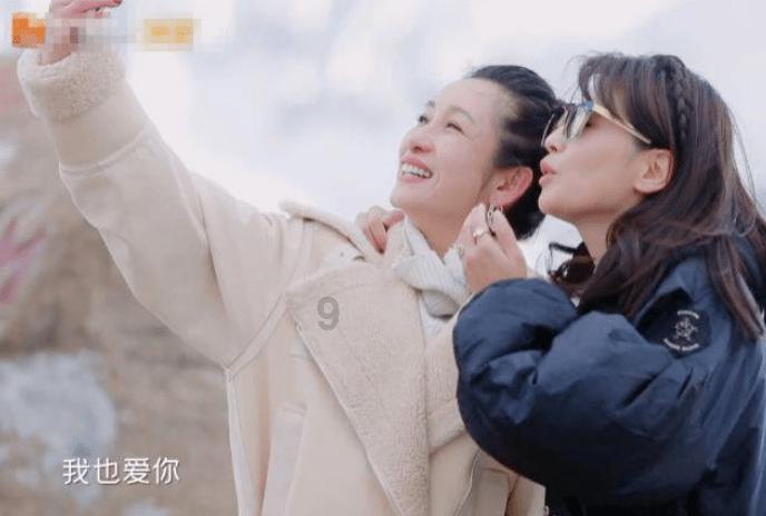解疑网-爸爸带3岁娃每天到公司接妻子下班,如何看待这一行为?有人接你下班吗?有问必答平台